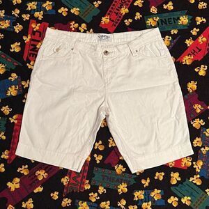 LEVI Signature White Ramie Fabric Blend Shorts / Size 16 Misses